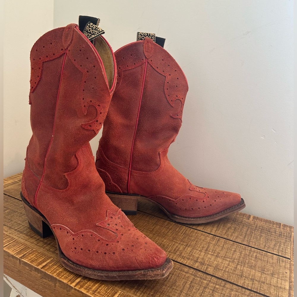 Women's Red Suede Justin Boots Vintage Collection Western Boot size 7B